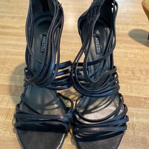 Arezzo leather sandals. Size 8B. Black